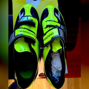 Brand new unisex cycling shoes